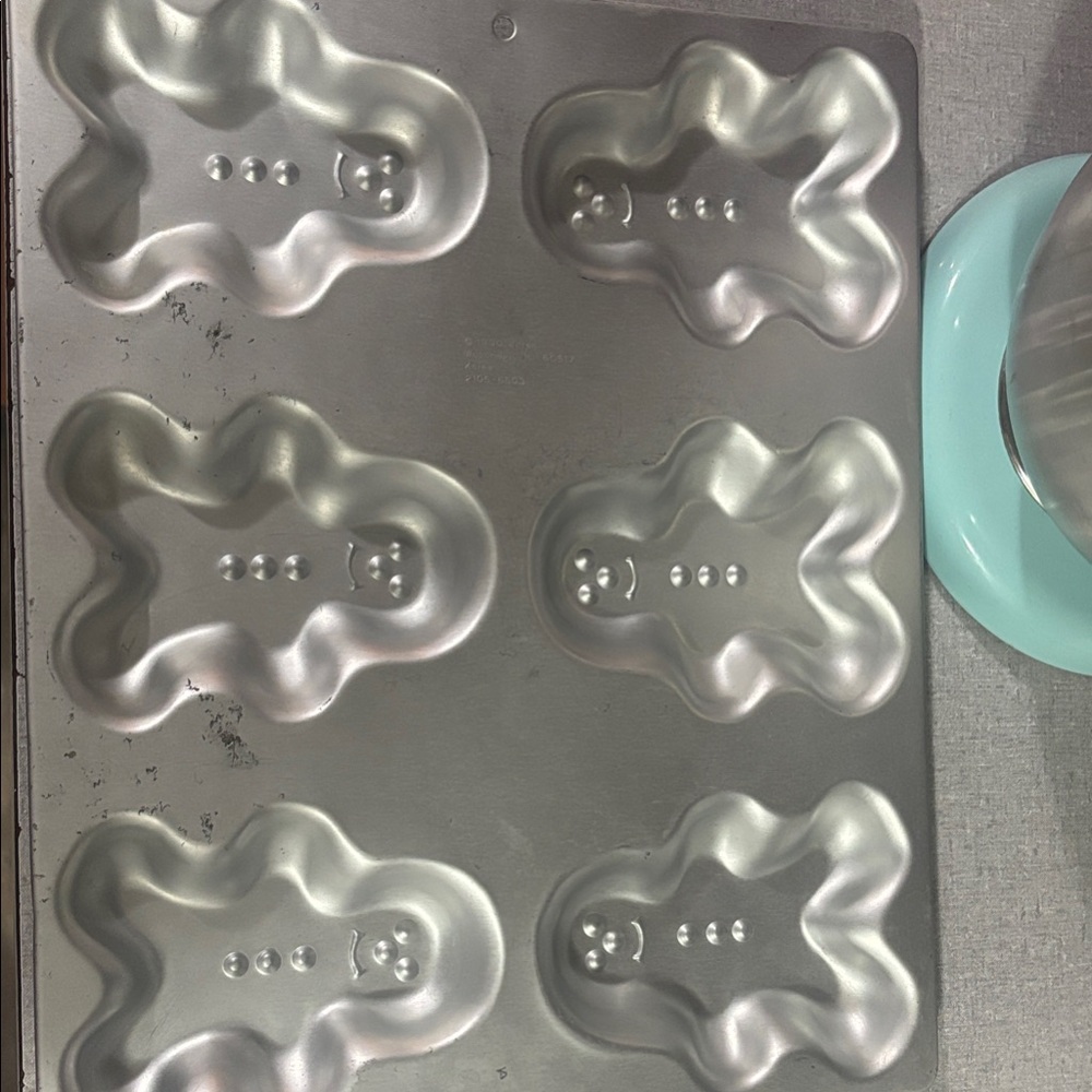 Wilton Aluminum Mini Gingerbread Boy Pan